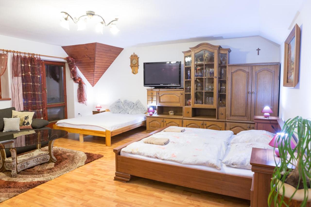 Ubytovanie Adina Poltár Poltar Exterior foto